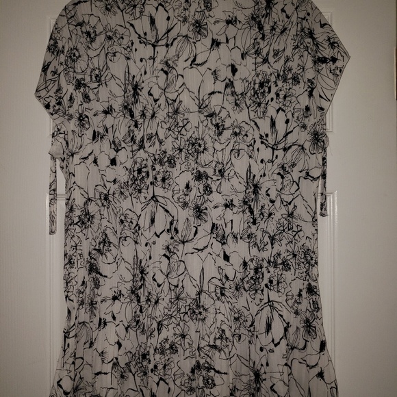 Like New Roz and Ali Black & White Top Size 1X - Picture 2 of 7